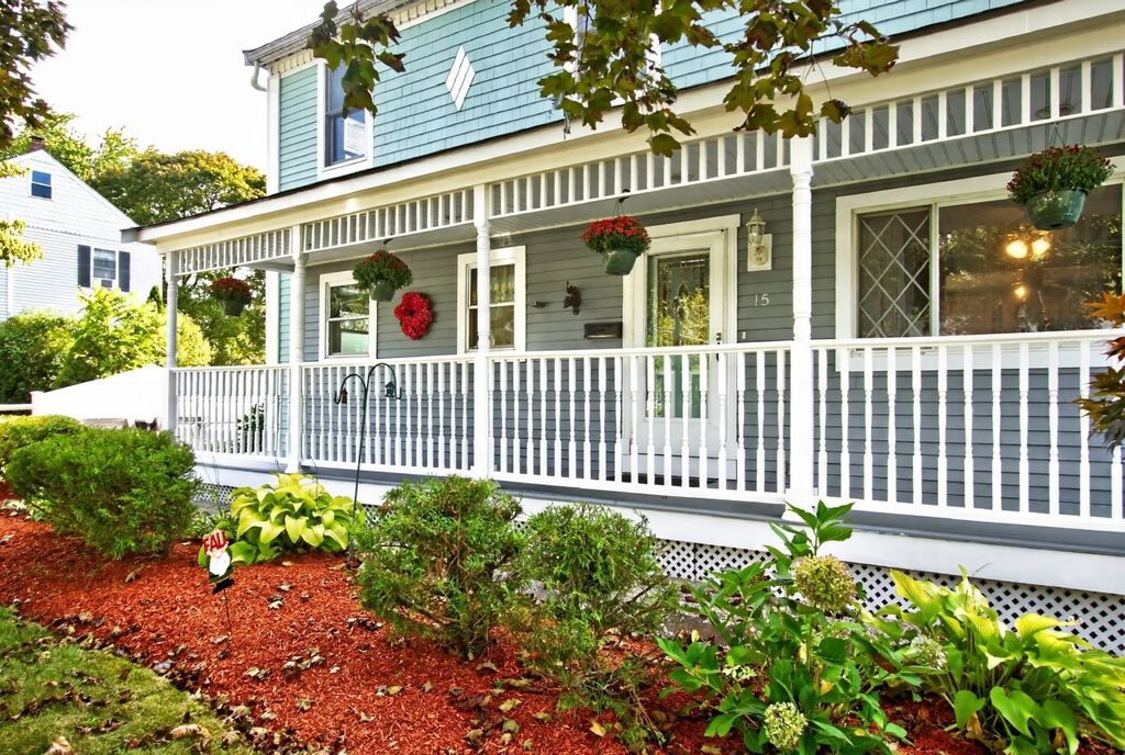 15 Ellington Rd, Tewksbury