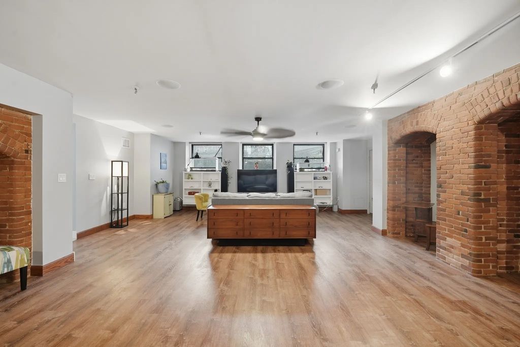 235 State St #111, Springfield