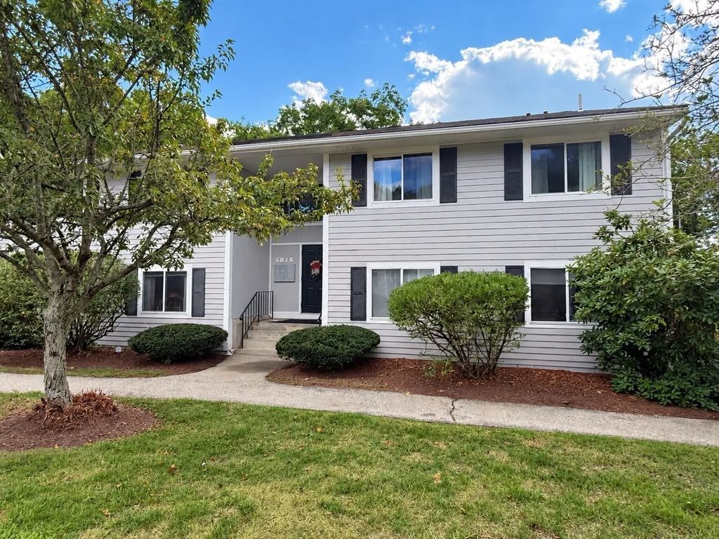 8 Beals Cove Rd #k, Hingham