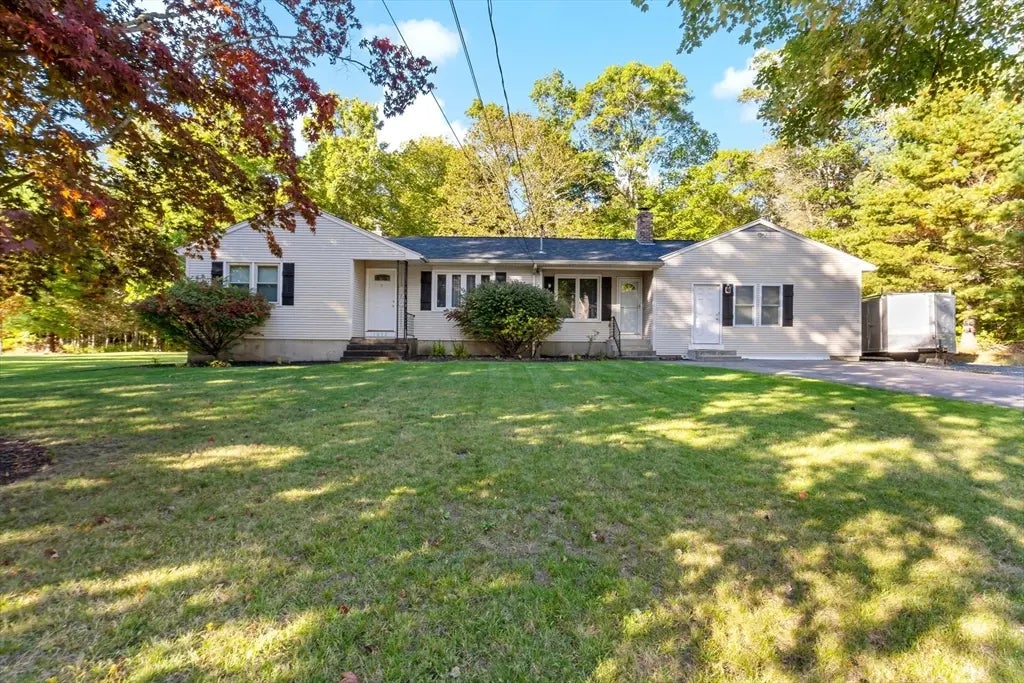 1352 Main St, Dighton