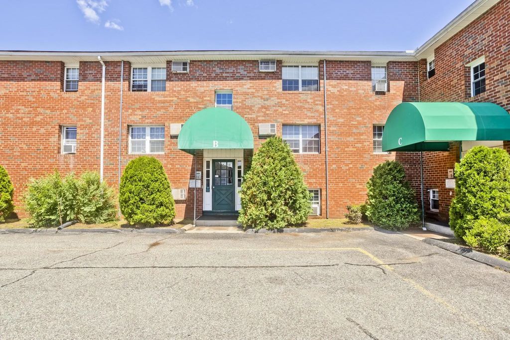 1304 Elm St #1b, West Springfield