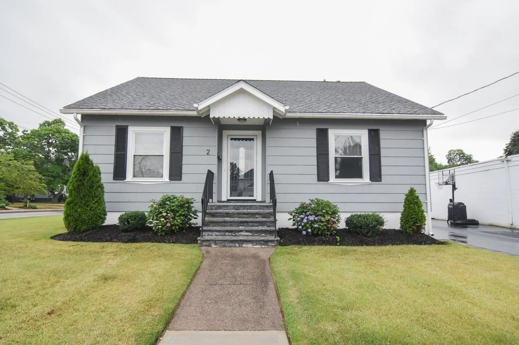 2 Lamb St, Attleboro