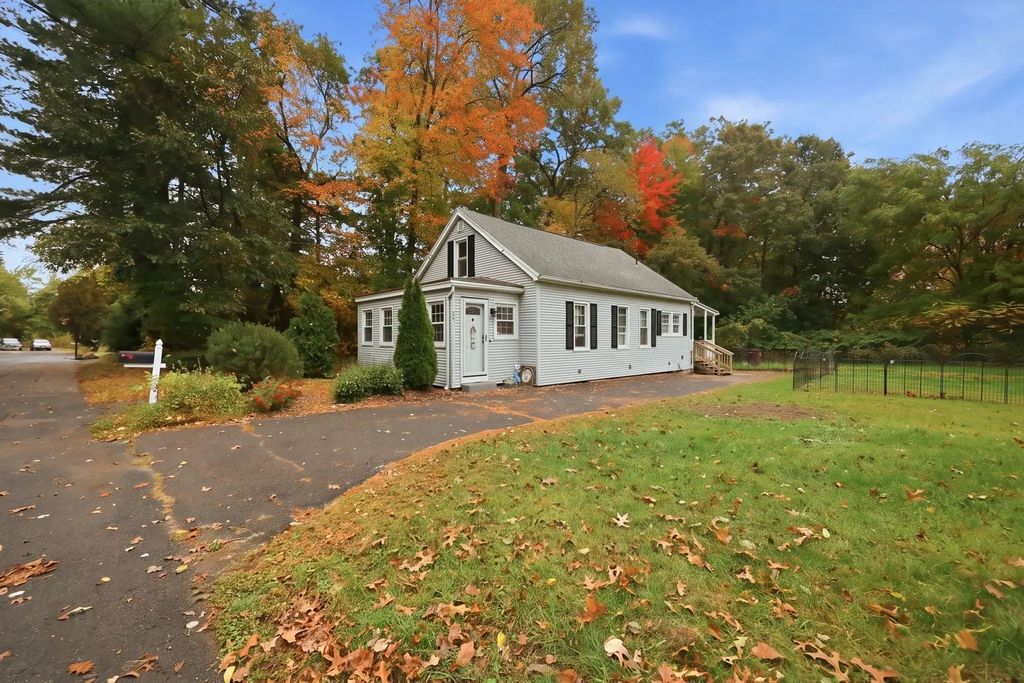 107 Pinehurst St, Westfield