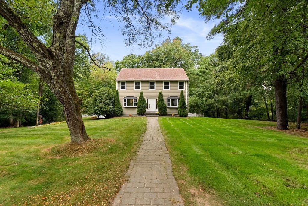1 Nottingham Dr, Raynham