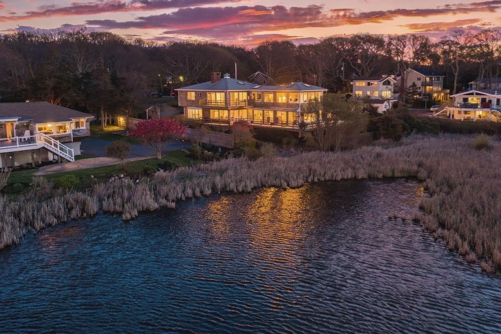 38 Nemasket Rd, Falmouth