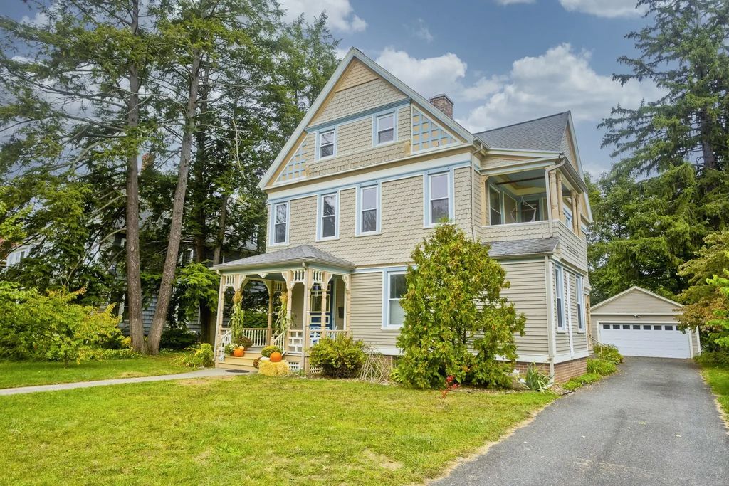 40 Fairfield Ave, Holyoke