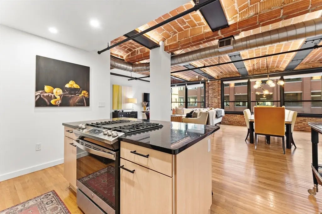 121 Beach #502, Boston