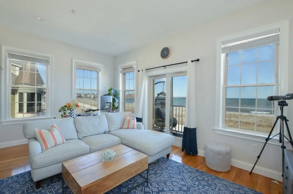 148 Winthrop Shore Dr #5, Winthrop