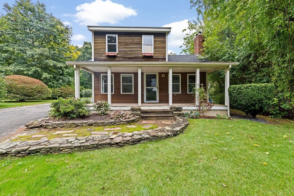 72 Precinct Street, Lakeville
