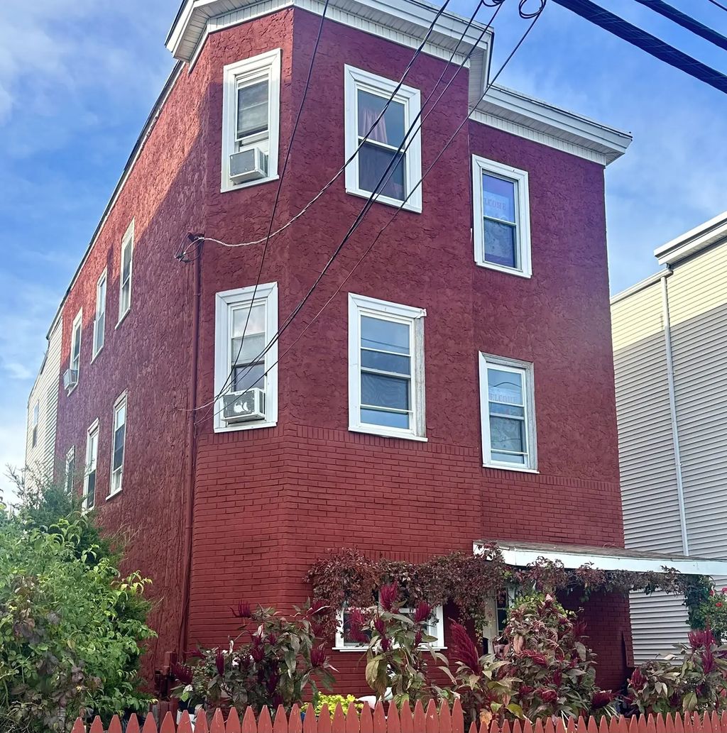 188 Clark Ave, Chelsea