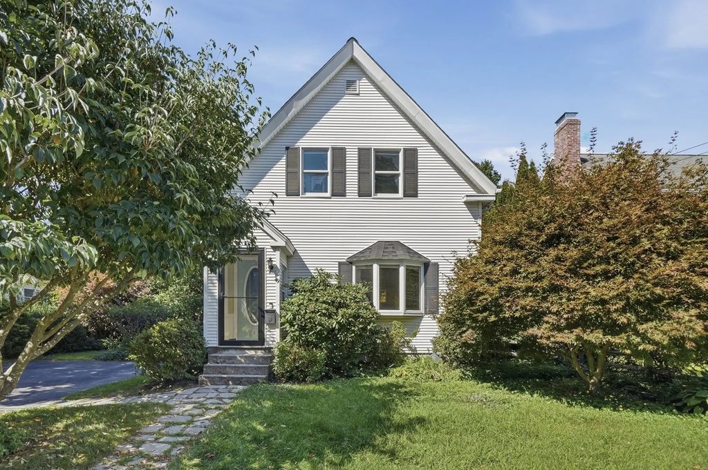 19 Forest Avenue, Natick