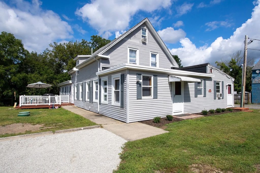 595 Main St, Acushnet