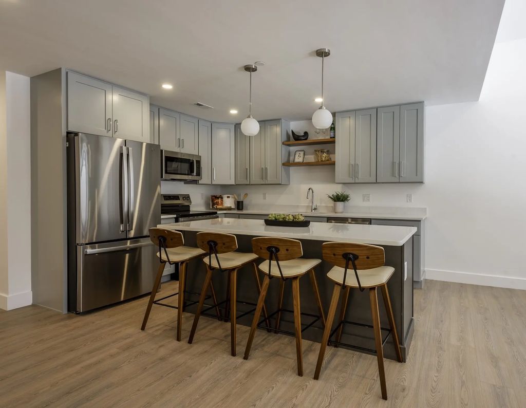 1060 Main St #306, Millis