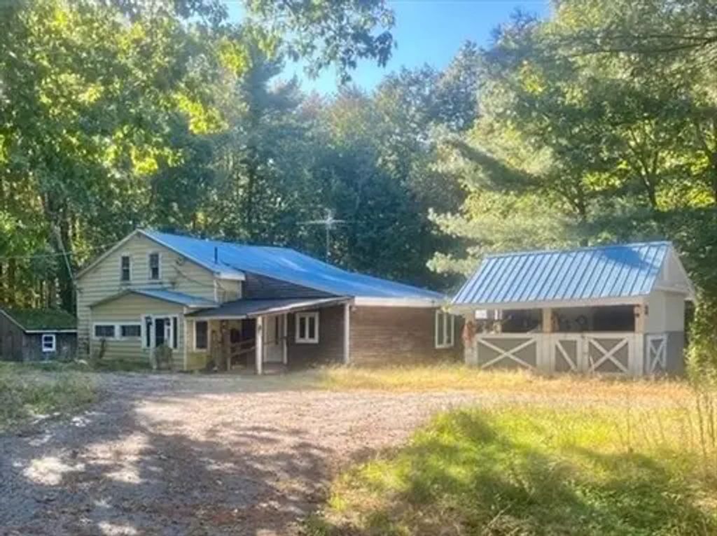 2 Woodland Ln, Spencer
