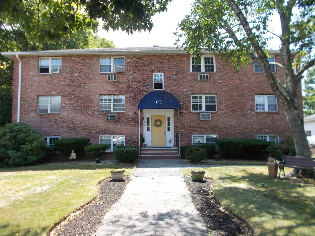 61 Storey Ave #2, Newburyport