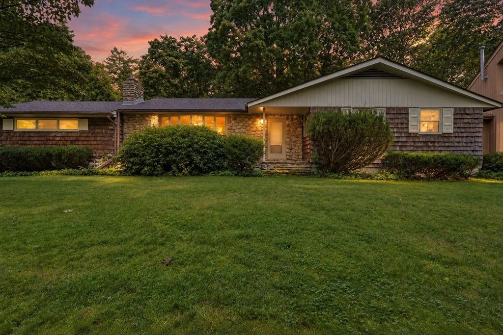 14 Miller Dr, Warren