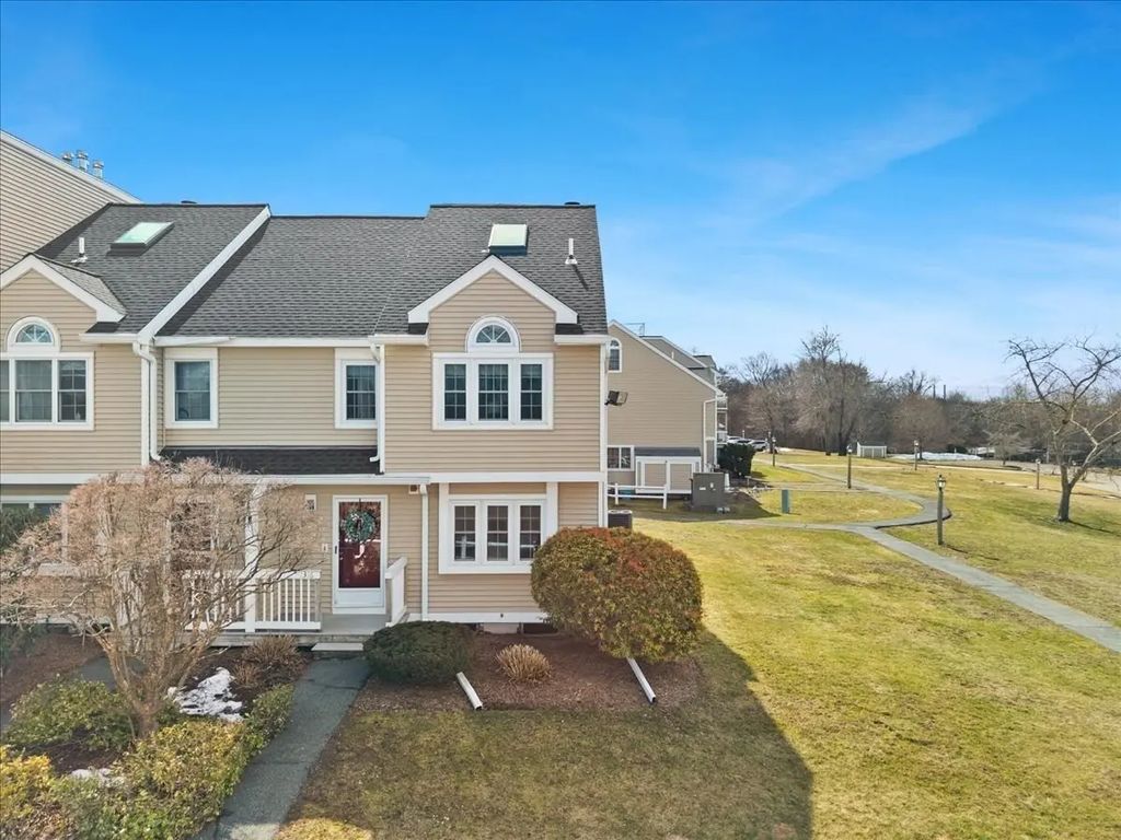 1316 Carriage Ln #1316, Taunton