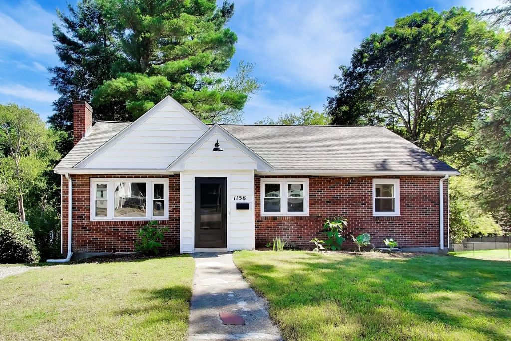 1156 Washington St, Walpole