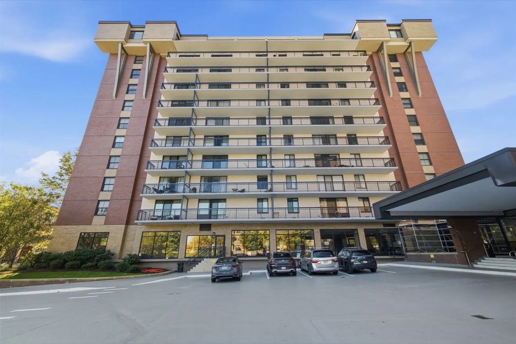 60 Longwood Ave #1003, Brookline
