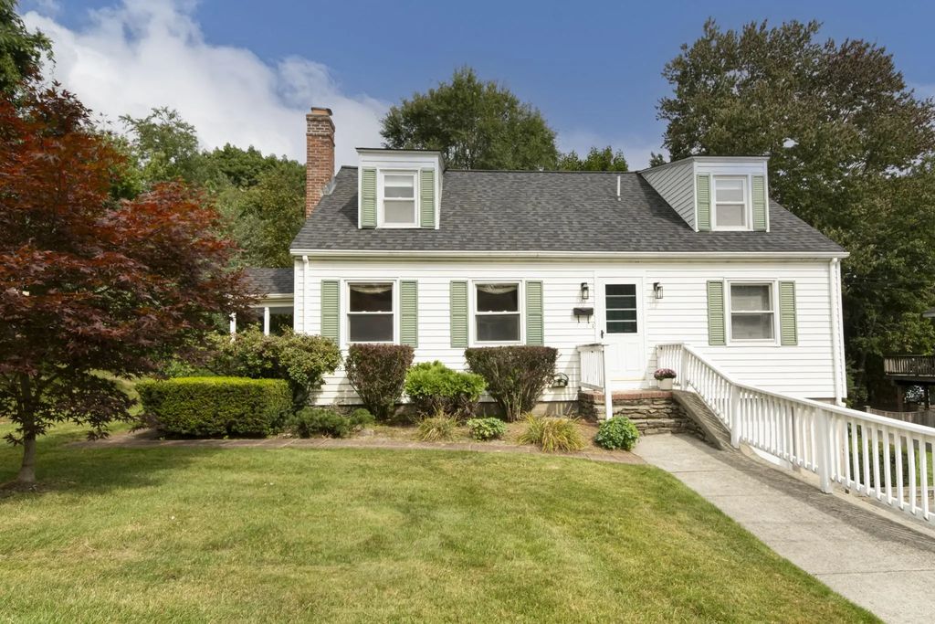 10 Farview Ave, Shrewsbury