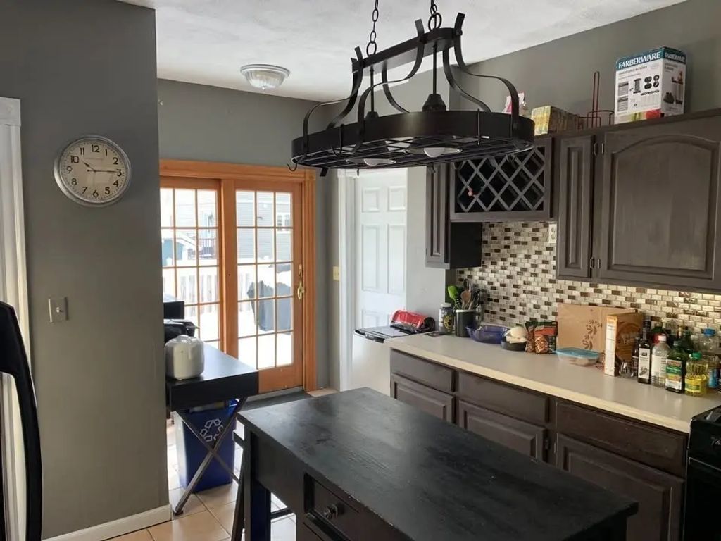 77 Sheridan Ave, Medford
