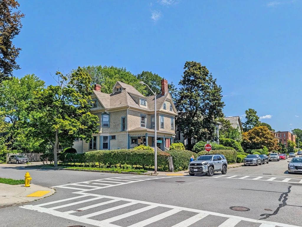 52 Cedar St, Worcester
