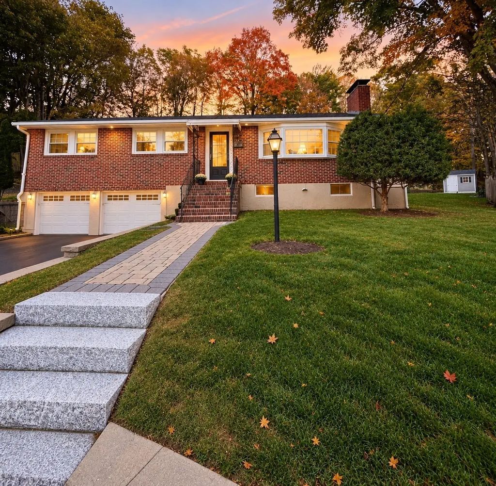 36 Lincoln Terrace, Waltham