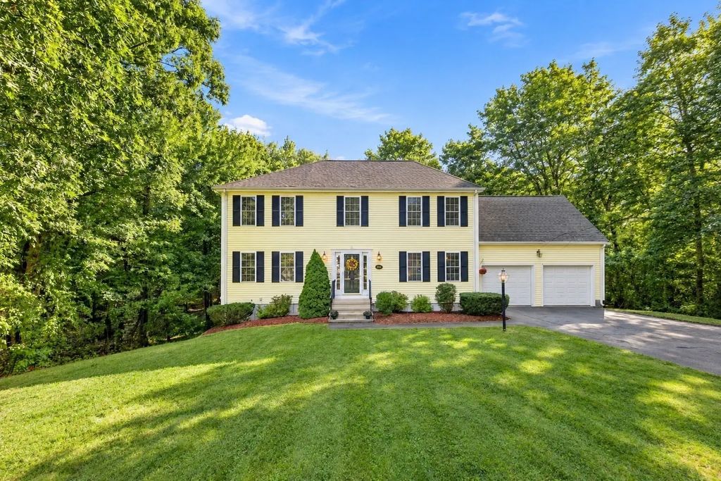 43 Wampanoag Dr, Franklin