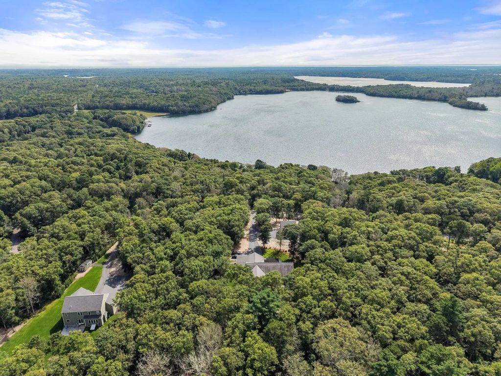 29 Pimlico Pond Rd, Mashpee
