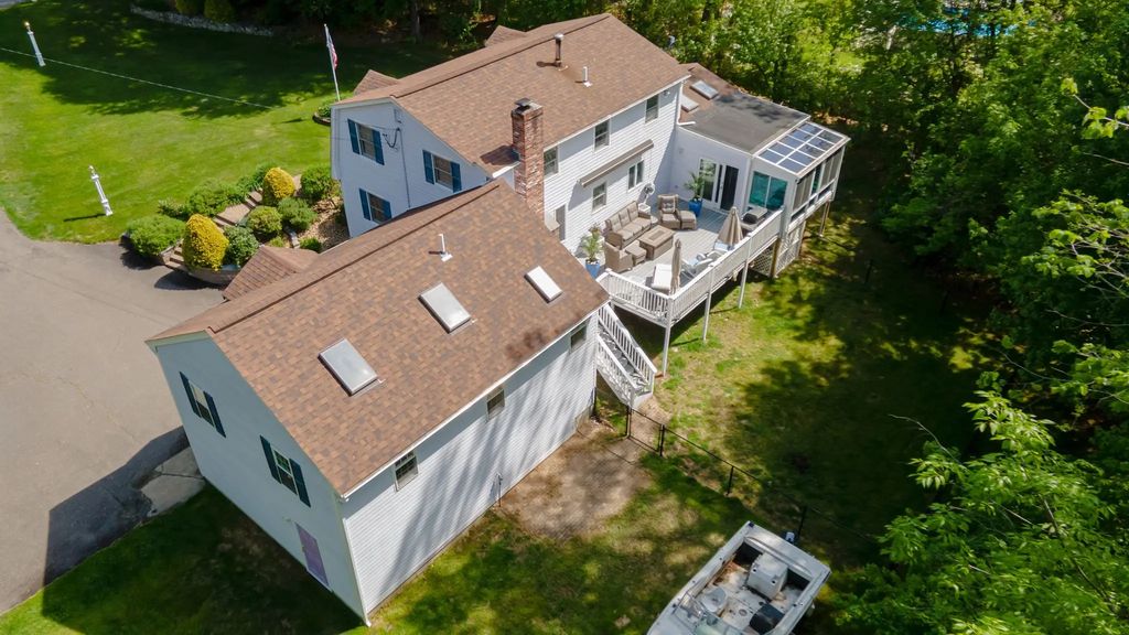 190 Wyndridge Circle, Pelham