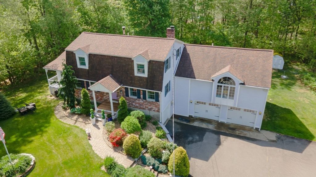 190 Wyndridge Circle, Pelham