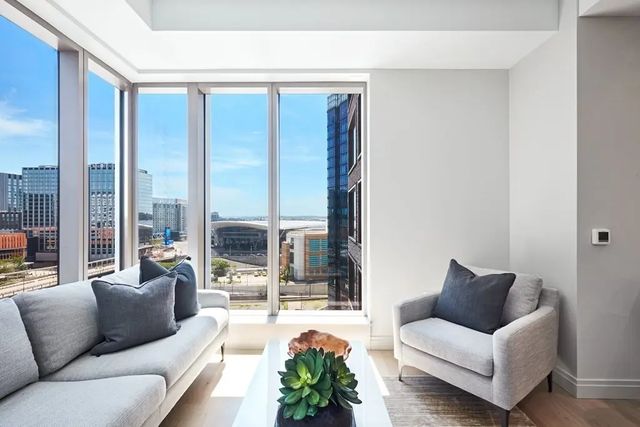135 Seaport Blvd #808, Boston