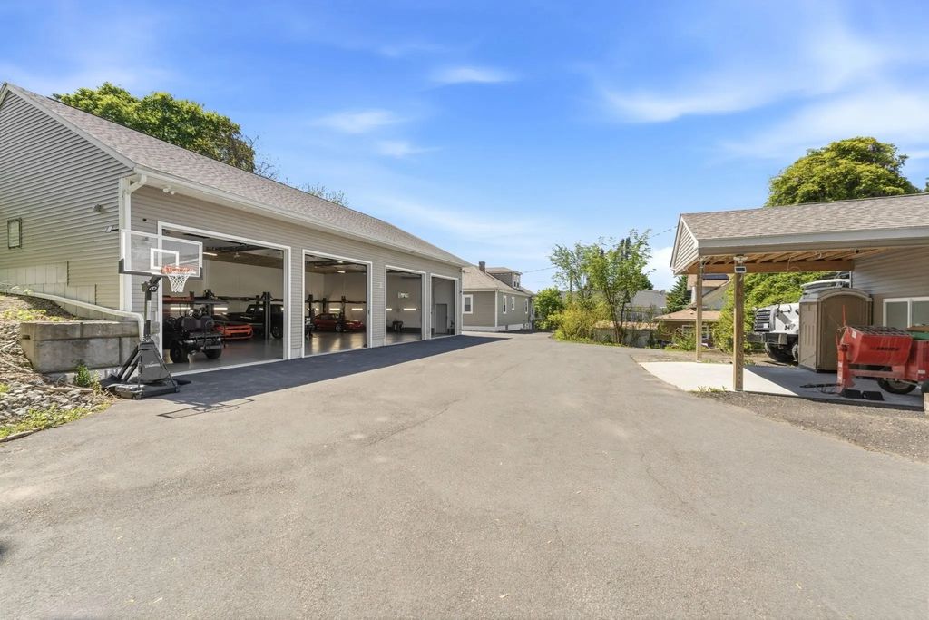 19 Curry Road, Cranston
