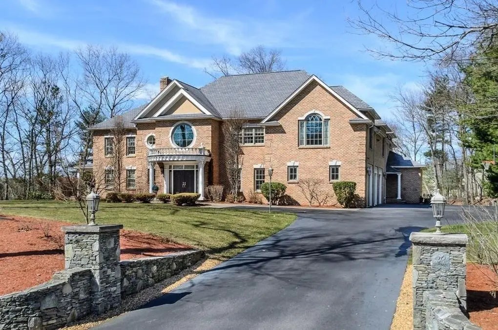 56 Sears Rd, Southborough