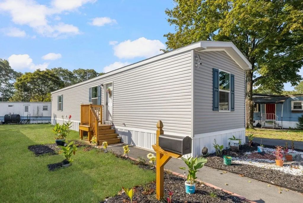 460 Collins #25, Attleboro