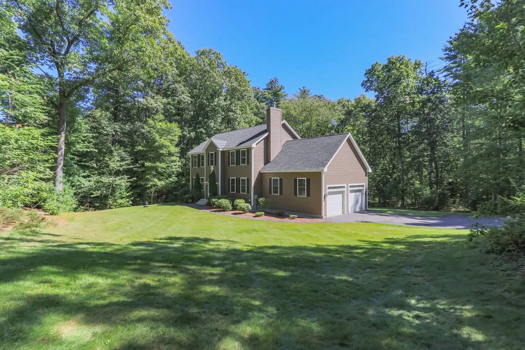 149 Pepperell Road, Groton