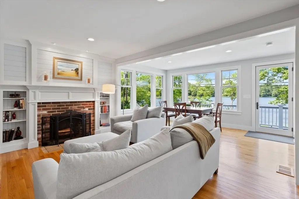 35 Keyes Road, Westford