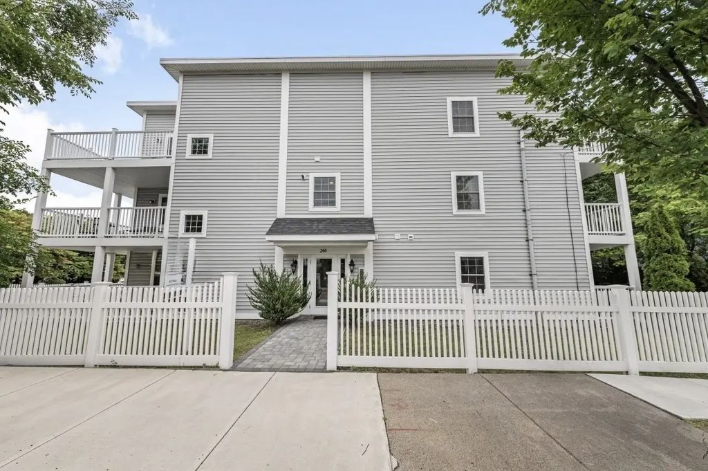 244 Main St #1, Medford