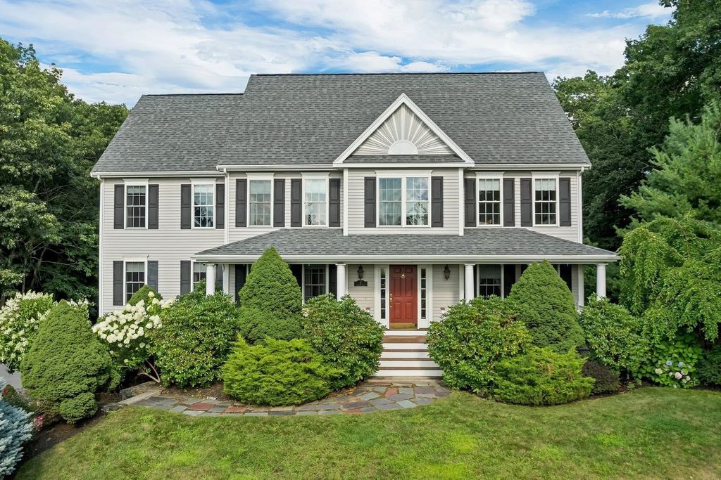 8 Hemlock Lane, Groveland