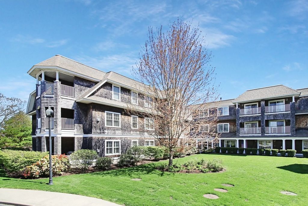 18 West Road #307, Orleans