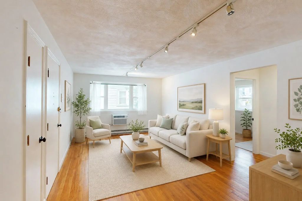 104 Trowbridge St #4, Cambridge