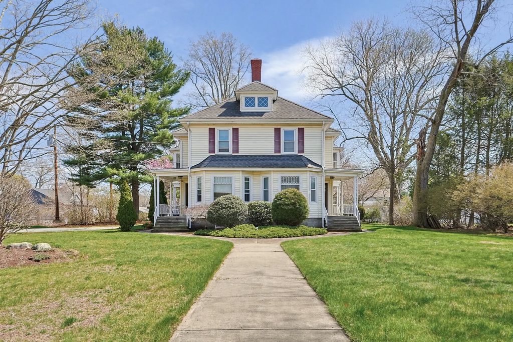 319 Central Ave, Seekonk