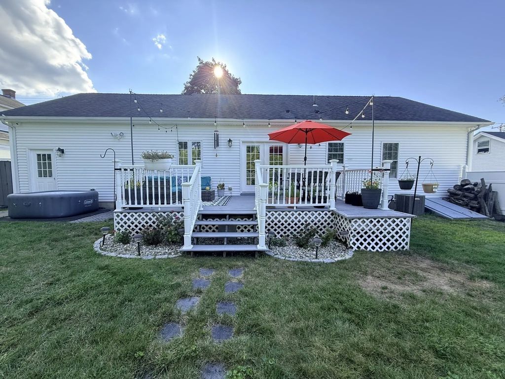 91 Royal St, Chicopee