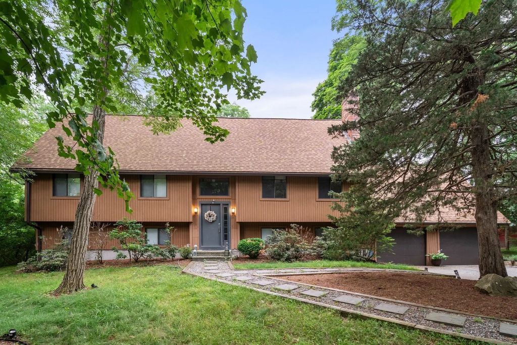34 Parker Rd, Framingham