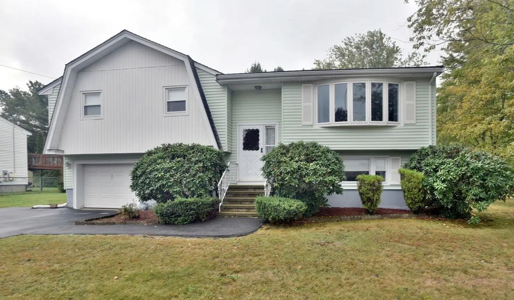 18 Delorenzo Dr, Randolph