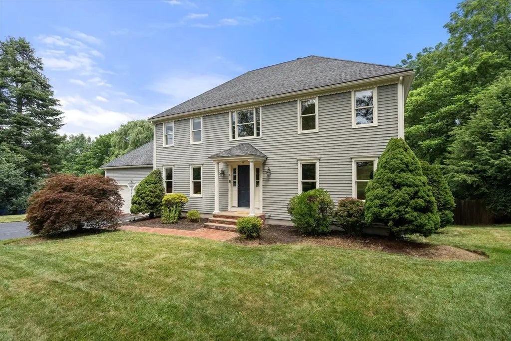 8 Piccadilly Way, Westborough