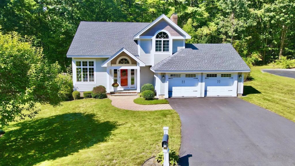 34 Village Crossing, Fitchburg