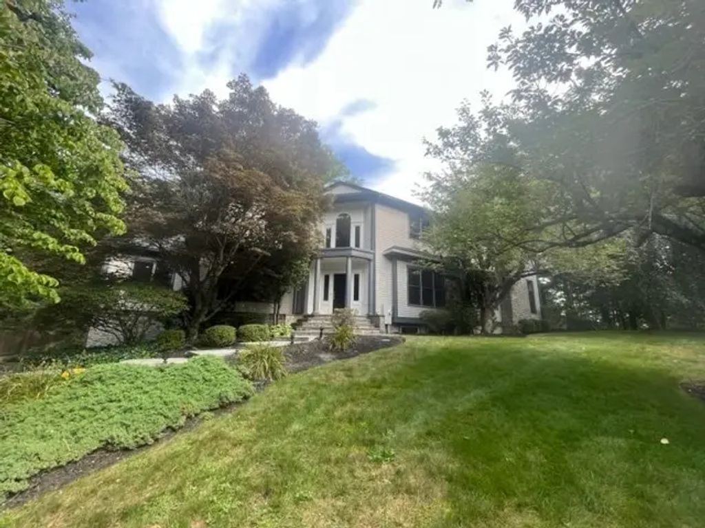 22 Beacon Heights, Newton