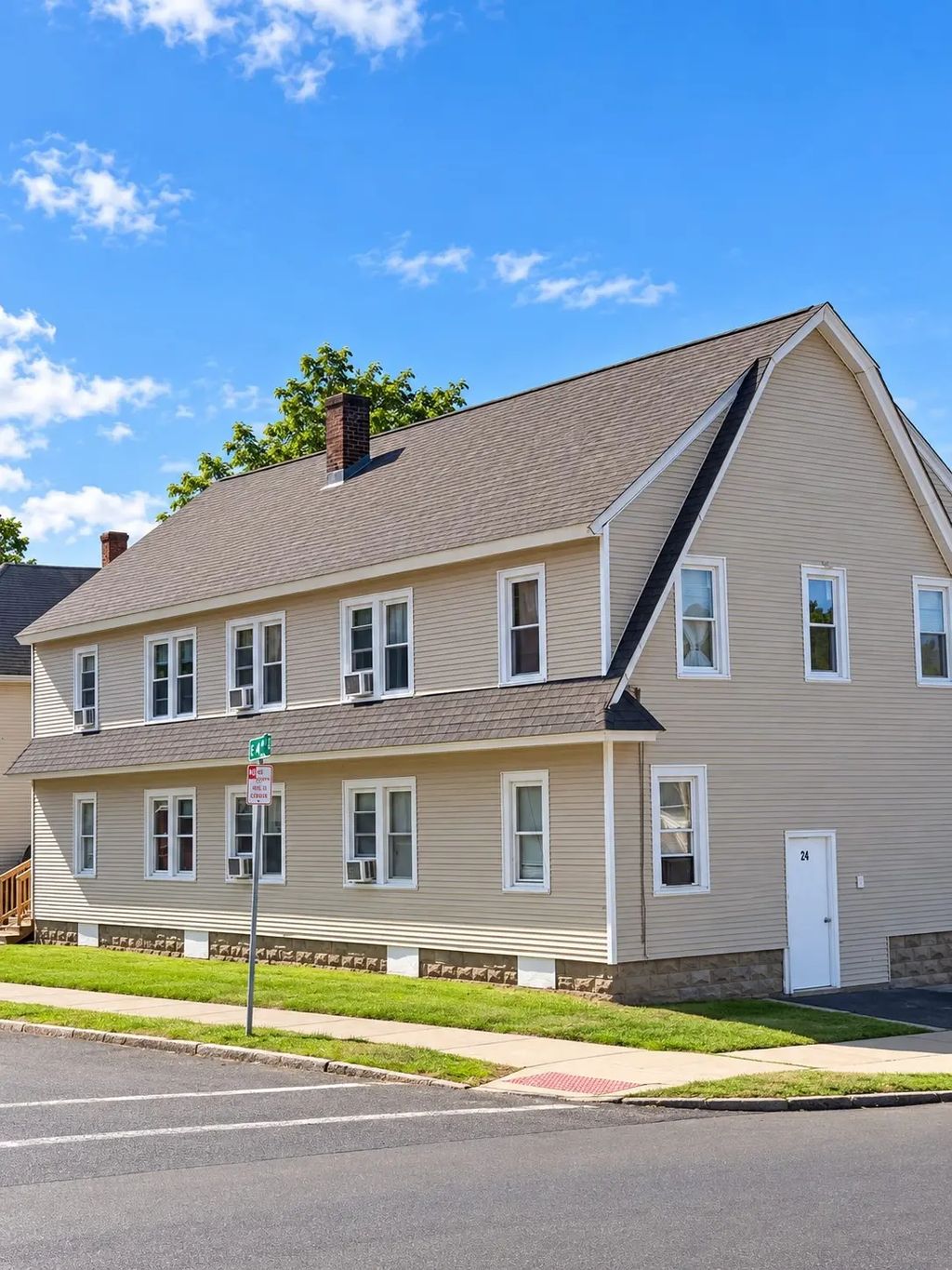 24 Dickinson St., Springfield
