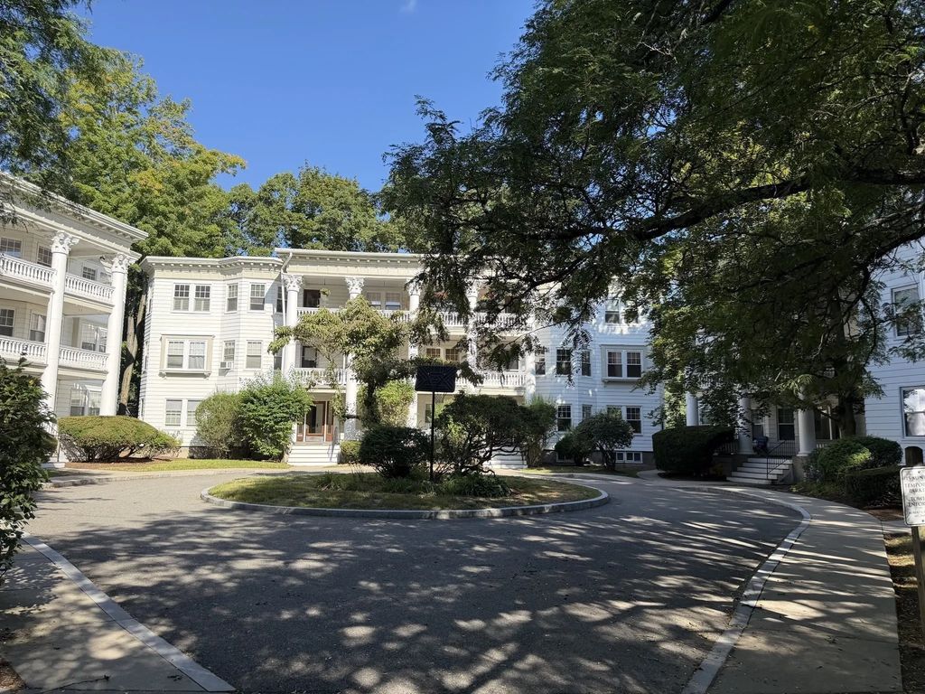 132 Middlesex Rd #1, Brookline